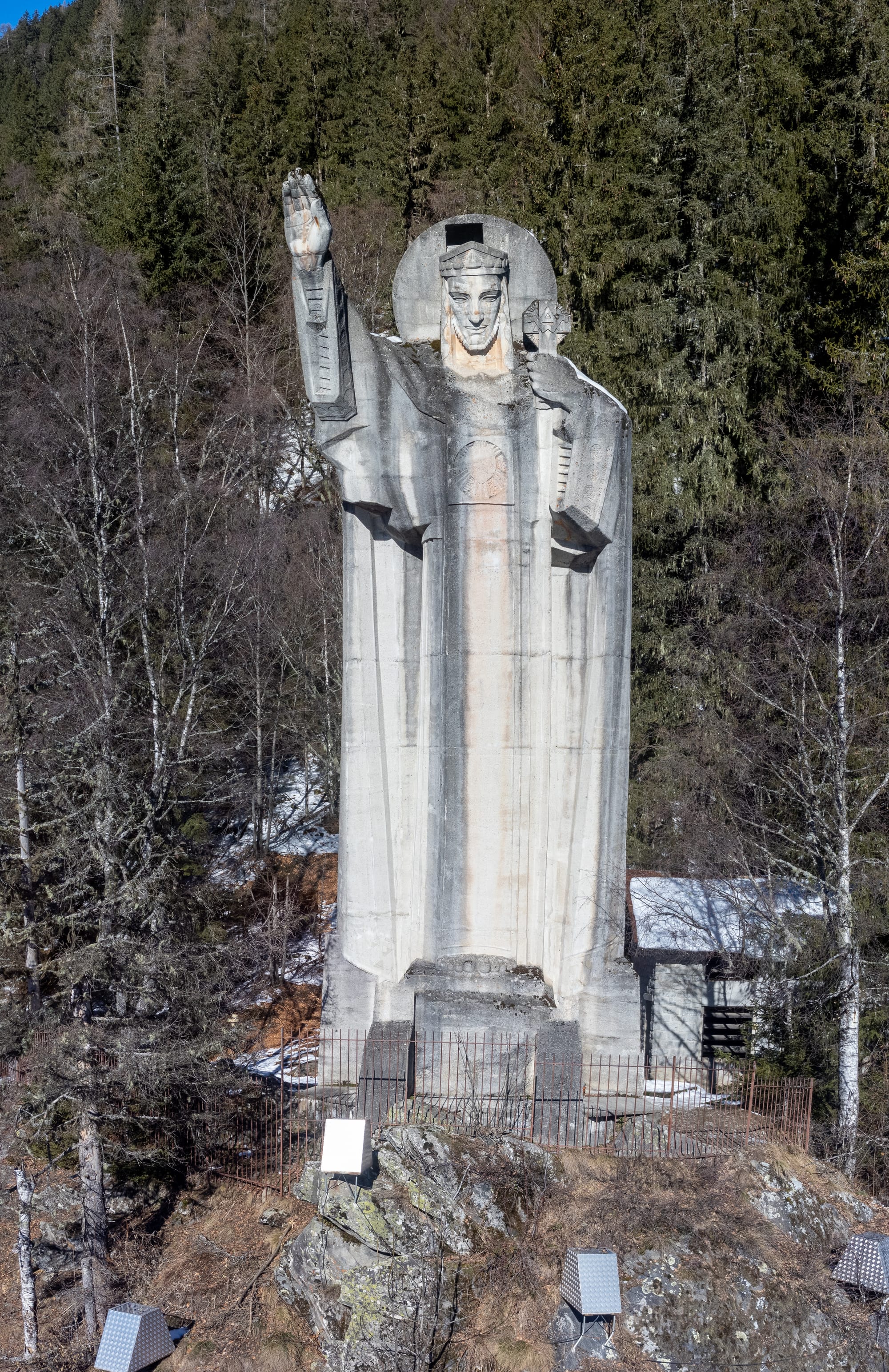 Statue monumentale du Christ Roi des Houches