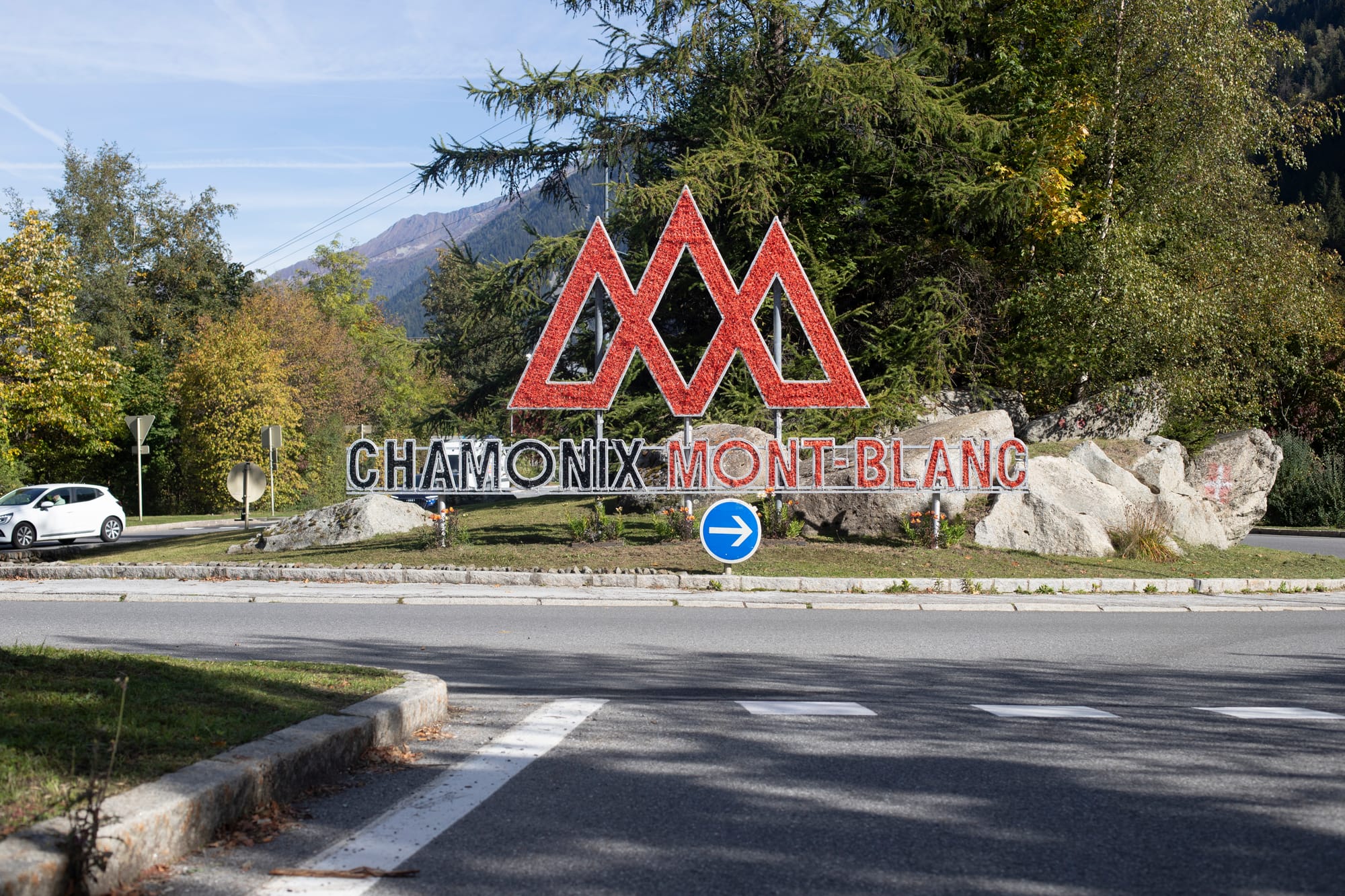 Rond point du Grépon, à l'entrée de Chamonix 
